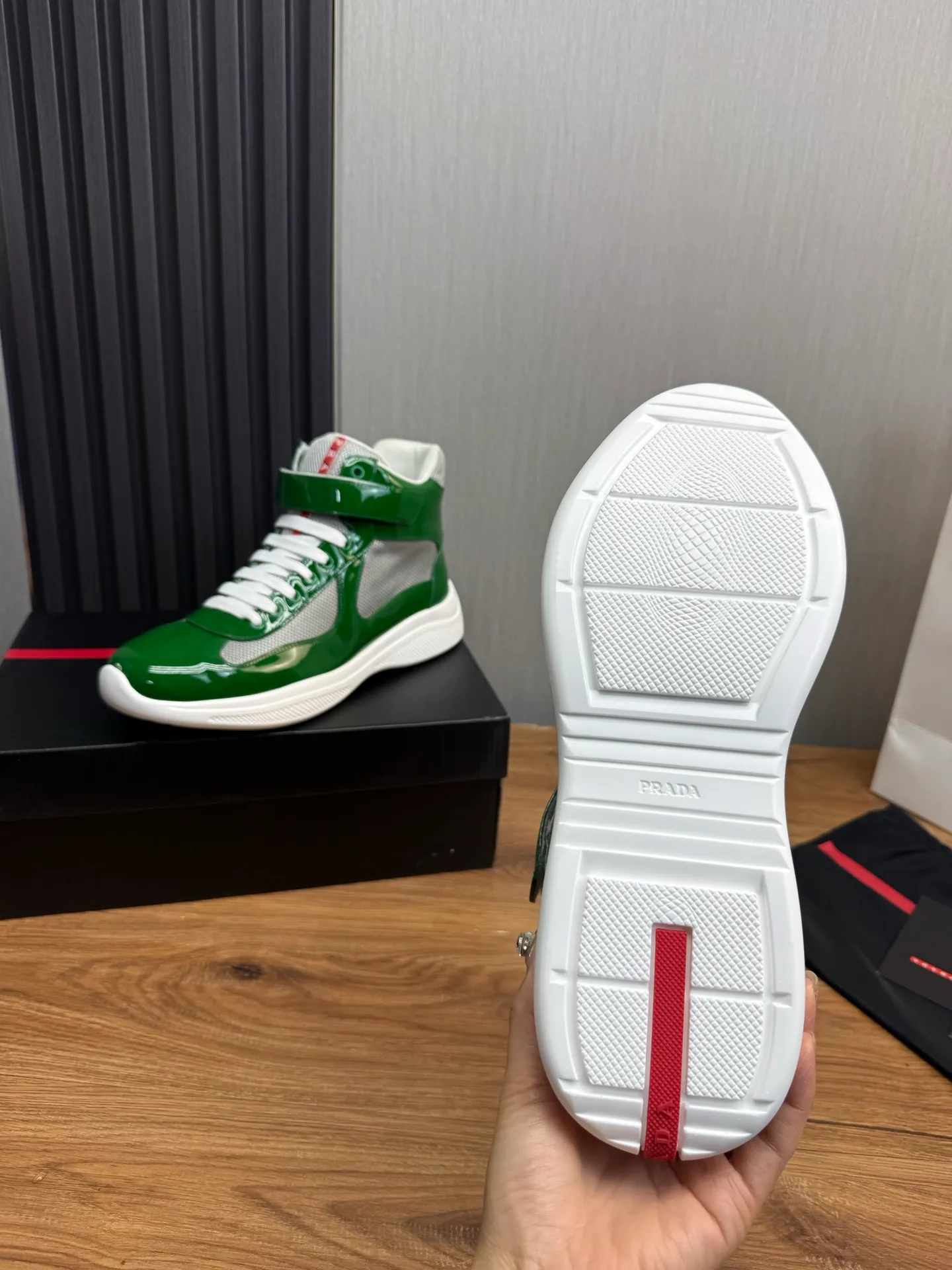Men's shoes 700💰 [PRADA] Hot selling items🔥Must be recommended every day~~ Official website synchronized, 1:1 high quality shipments✔️ Imported cowhide fabric, cowhide lining, original bottom, high-end airplane box packaging🎁 38-45 (38.45 custom-made, non-refundable)